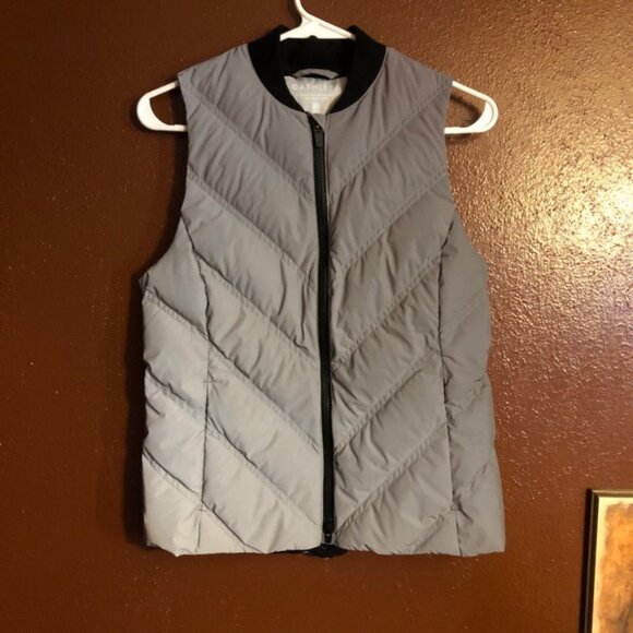 Rare Athleta Gray Reflective Vest - Picture 3 of 8